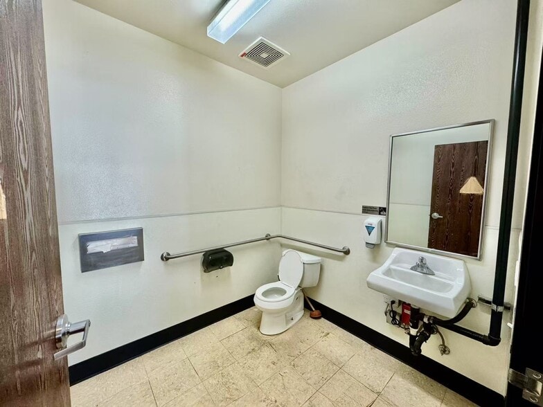 More Photos Of 909 S Cucamonga Ave, Ontario Warehouse For Sale