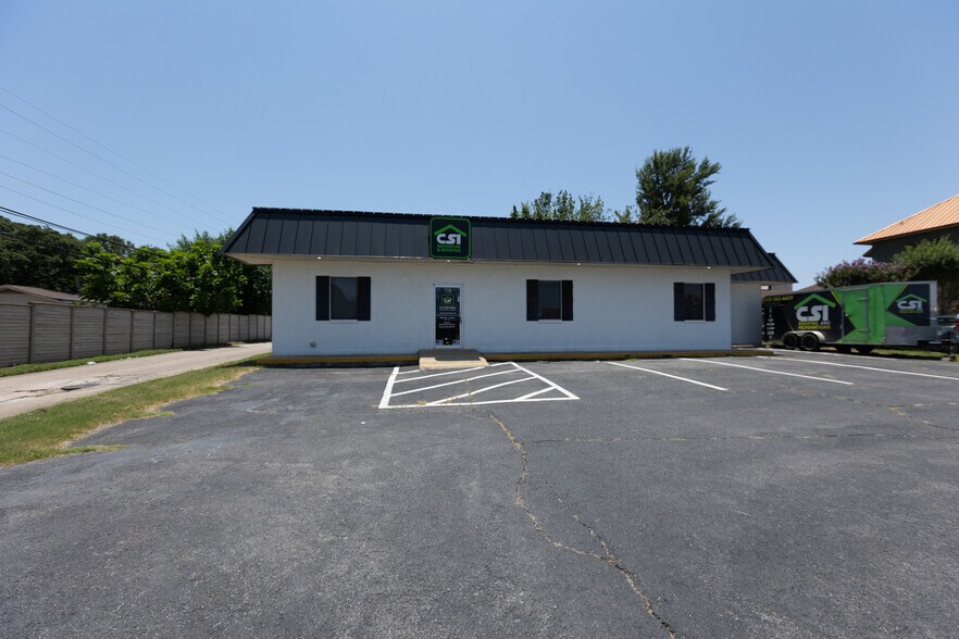 More Photos Of 706 Springdale Rd, Bedford Office For Sale