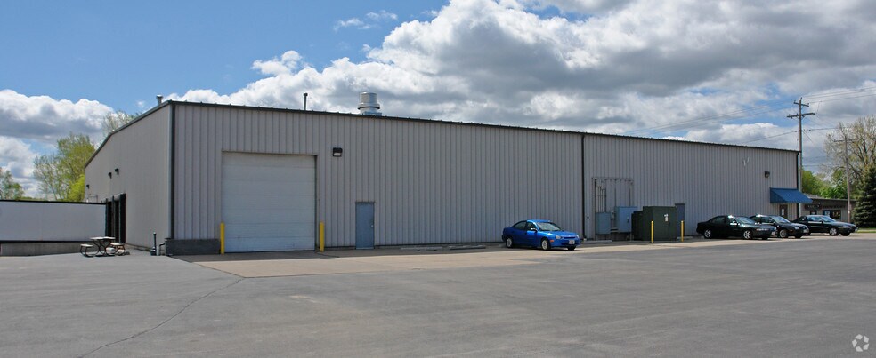 More Photos Of 1360 Velp Ave, Howard Distribution For Lease