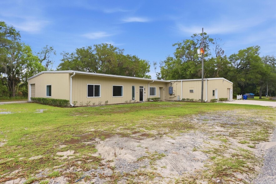 More Photos Of 623 Pleasant St, Lake Helen Flex For Lease