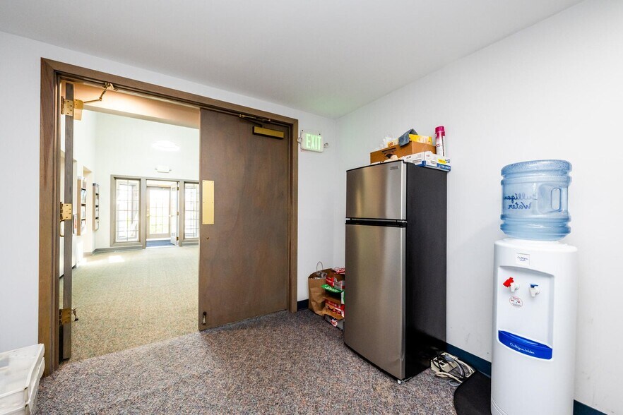 More Photos Of 2300 Pipestone Rd, Benton Harbor Office For Sale