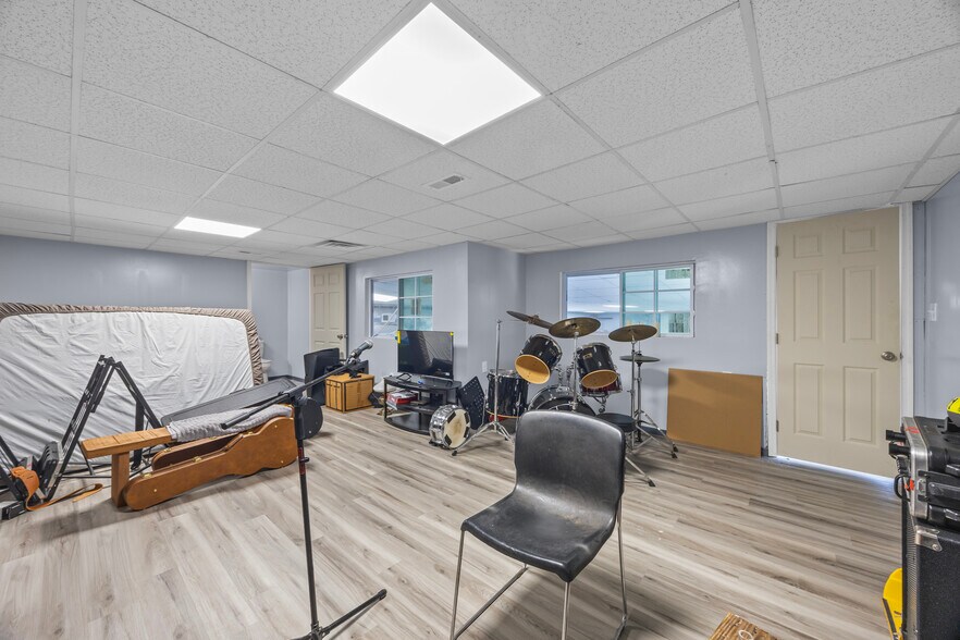 More Photos Of 1120 Dawson St, Wilmington Flex For Sale