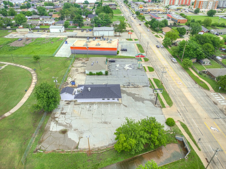 More Photos Of 741 NW 12th St, Moore Restaurant For Lease