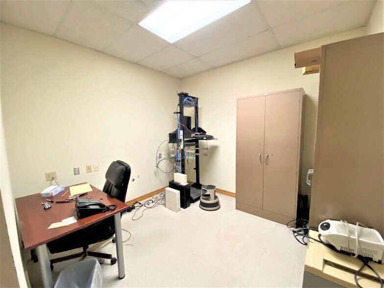 More Photos Of 119 S Main St, Lockhart Office For Lease