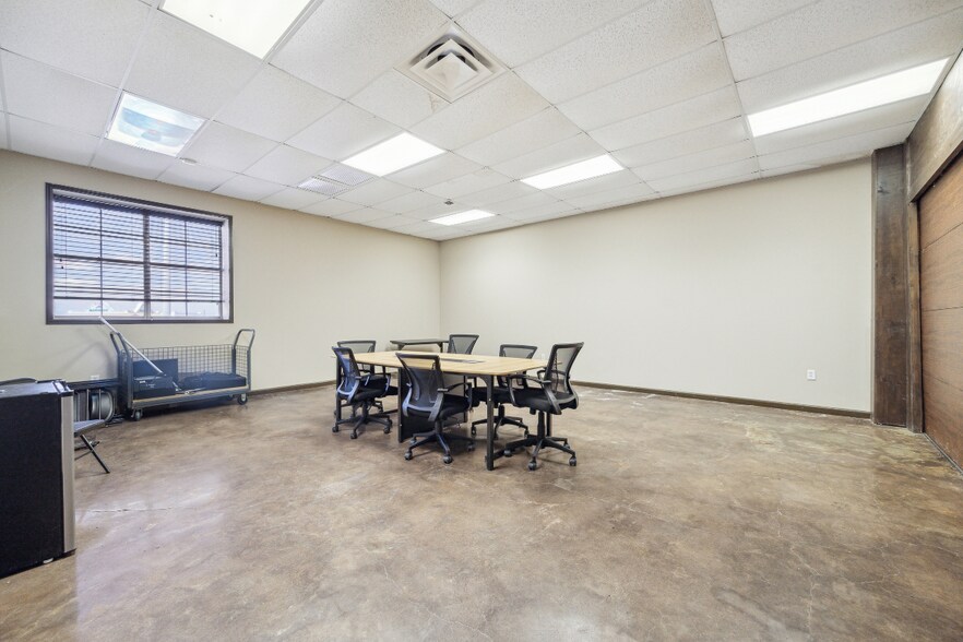 More Photos Of 25635 Southwest Fwy, Rosenberg Industrial For Lease