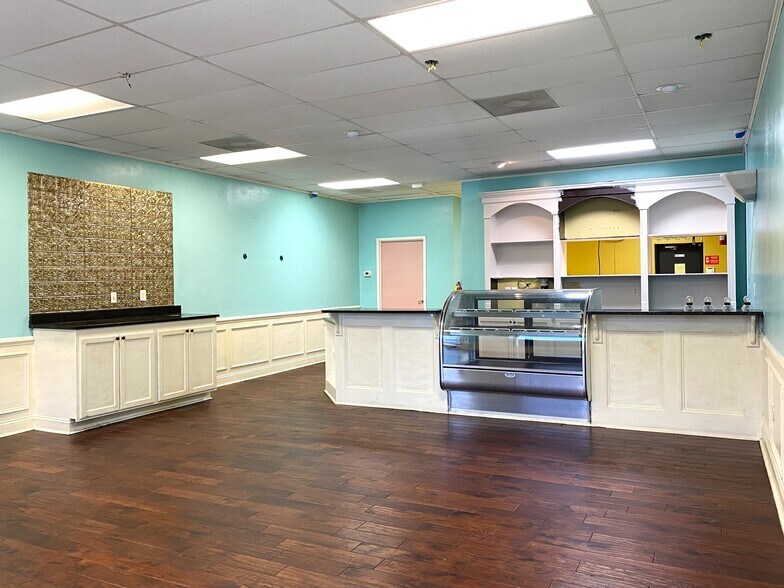 More Photos Of 5076 Sunset Blvd, Lexington Storefront Retail Office For Lease