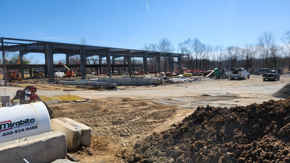 More Photos Of 2 Lear Jet Lane, Latham Light Manufacturing For Lease