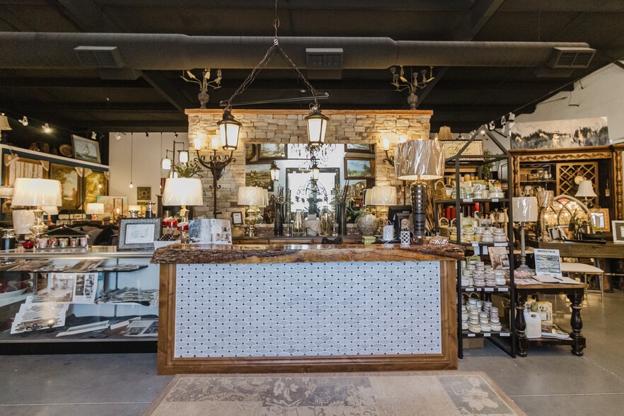 More Photos Of 736 N Andover Rd, Andover Storefront For Sale