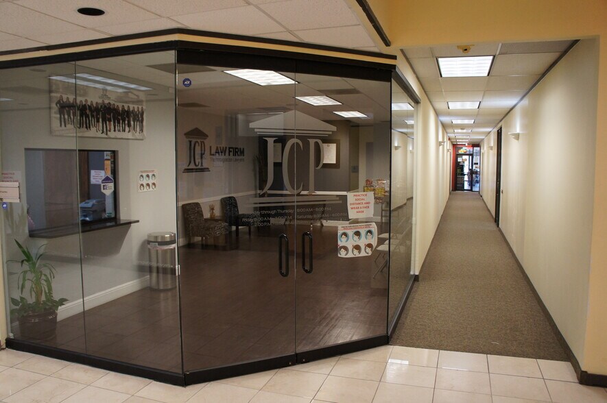 More Photos Of 1140 Empire Central Dr, Dallas Office For Sale