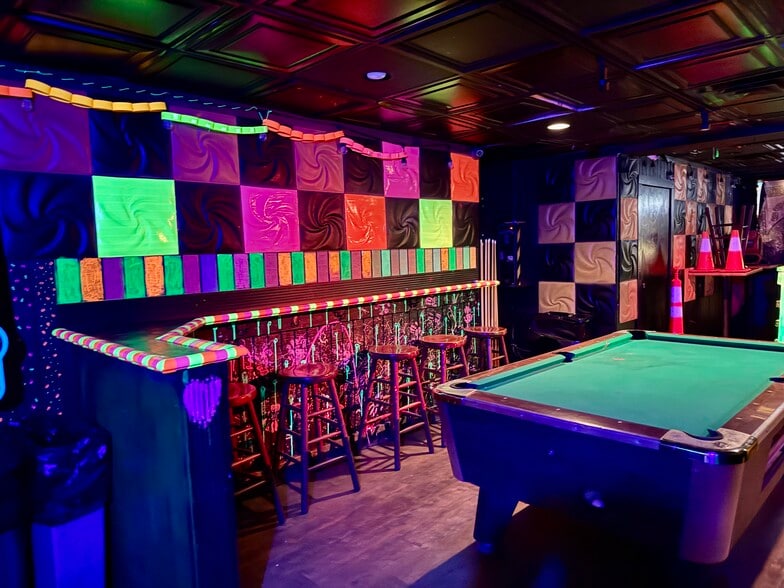 More Photos Of 1811 E Carson St, Pittsburgh Bar For Sale