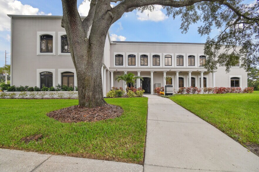 More Photos Of 15436 N Florida Ave, Tampa Unknown For Lease