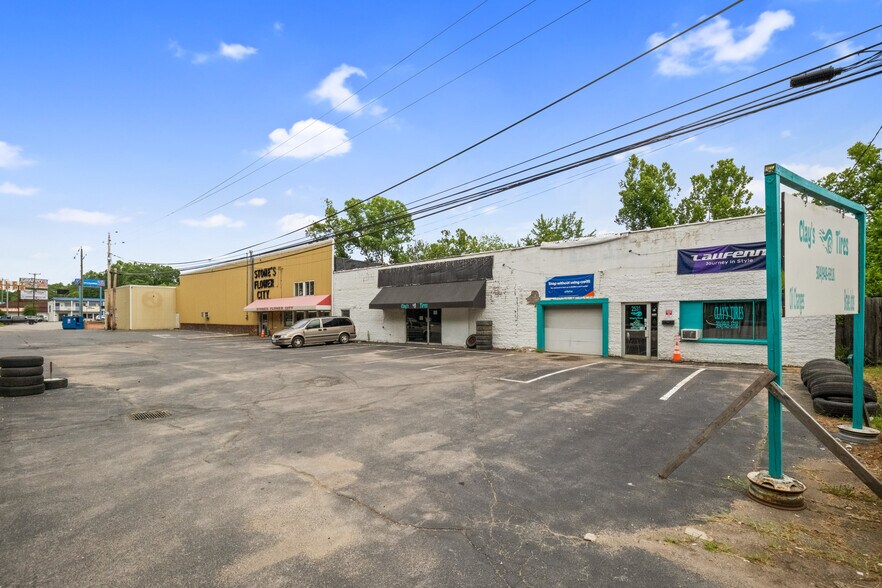 More Photos Of 2515 U.S. Route 60 E, Huntington Storefront For Sale