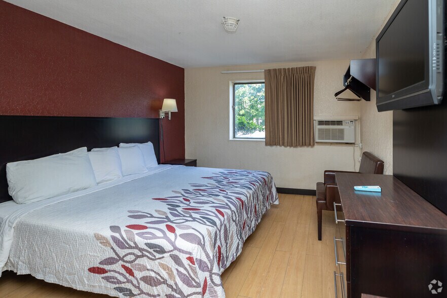 More Photos Of 10901 Harts Rd, Jacksonville Hotel For Sale