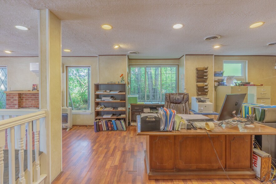 More Photos Of 3709 Brainerd Rd, Chattanooga Office For Sale