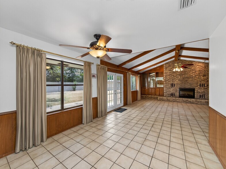 More Photos Of 1702 Lone Oak Dr, Leander Flex For Sale