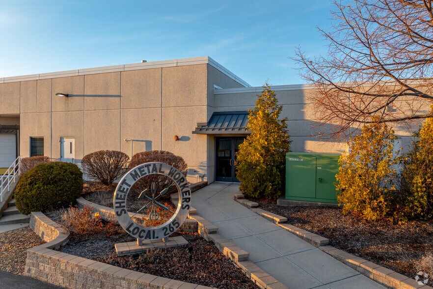 More Photos Of 205 Alexandra Way, Carol Stream Industrial For Sale