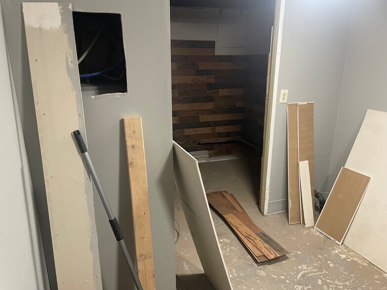 More Photos Of 330 Main Ave E, Soap Lake Freestanding For Lease