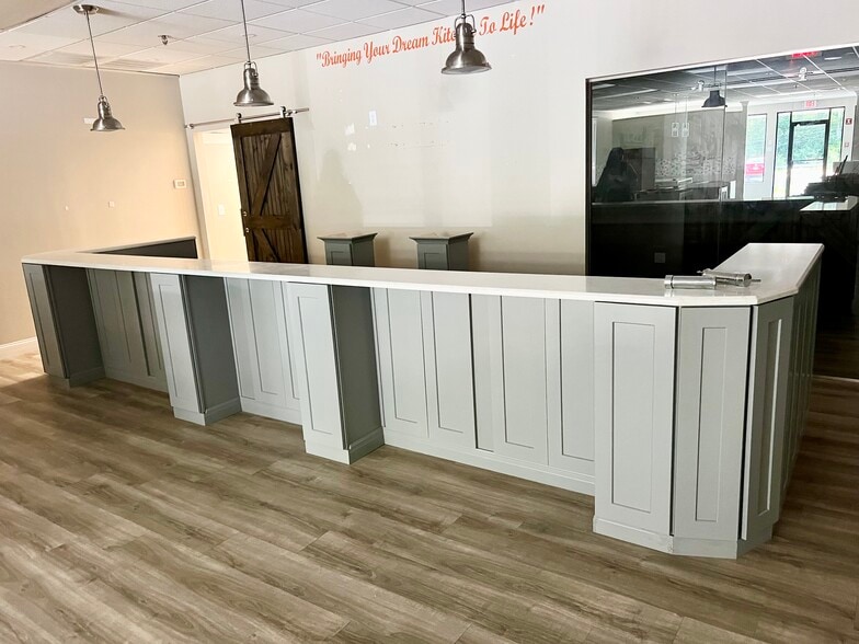 More Photos Of 254 N Broadway, Salem Storefront Retail Office For Sale