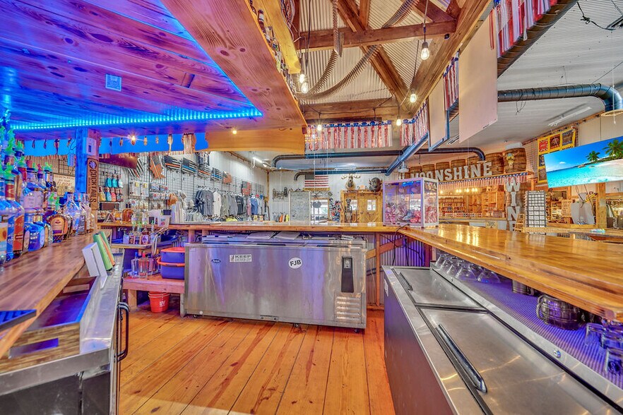 More Photos Of 602 Clark St, Utica Restaurant For Sale