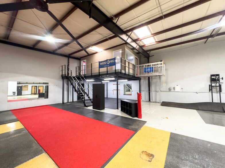 More Photos Of 2315 E 3rd Ave, Tampa Warehouse For Lease