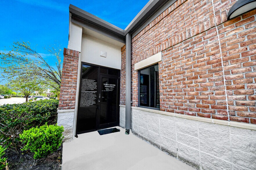 More Photos Of 3521 Town Center Blvd, Sugar Land Medical For Lease