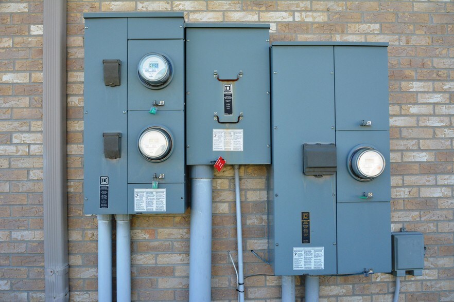 More Photos Of 12712 Wicker Ave, Cedar Lake Medical For Lease