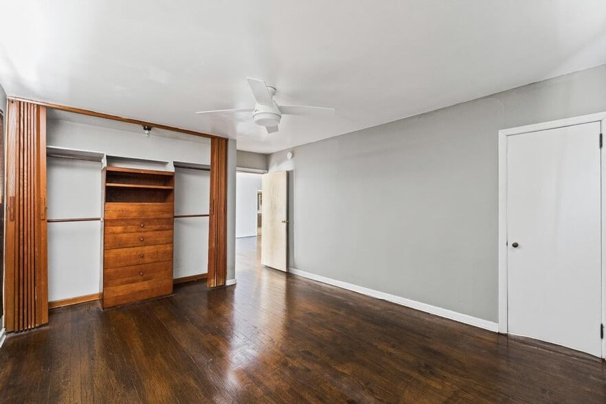 More Photos Of 308 Larkfield Rd, East Northport General Retail For Sale