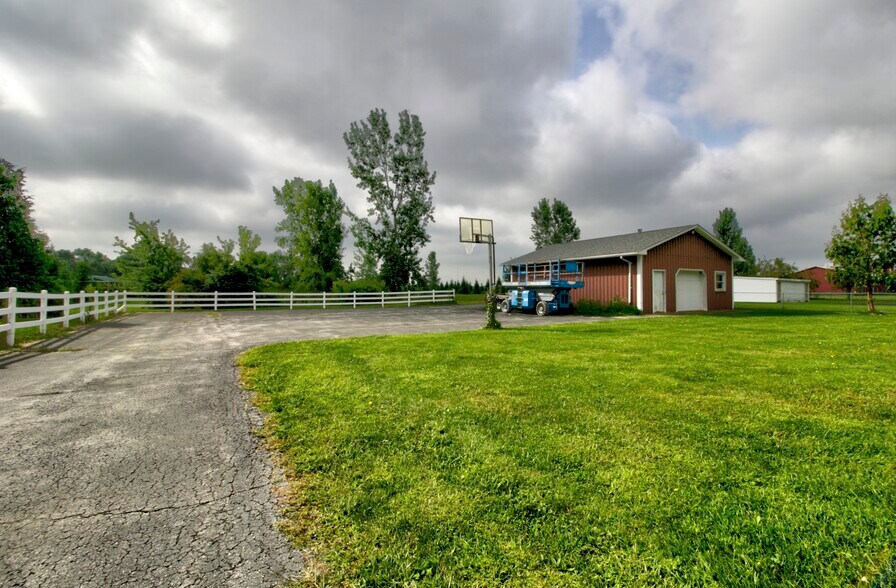 More Photos Of 5414 Homegardner Rd, Castalia Apartments For Sale