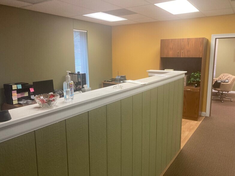 More Photos Of 85 Market St, Elgin Office For Sale