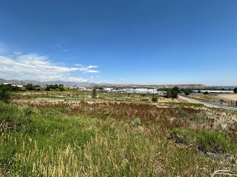 More Photos Of McIntyre St @ W 3rd Place, Golden Land For Sale