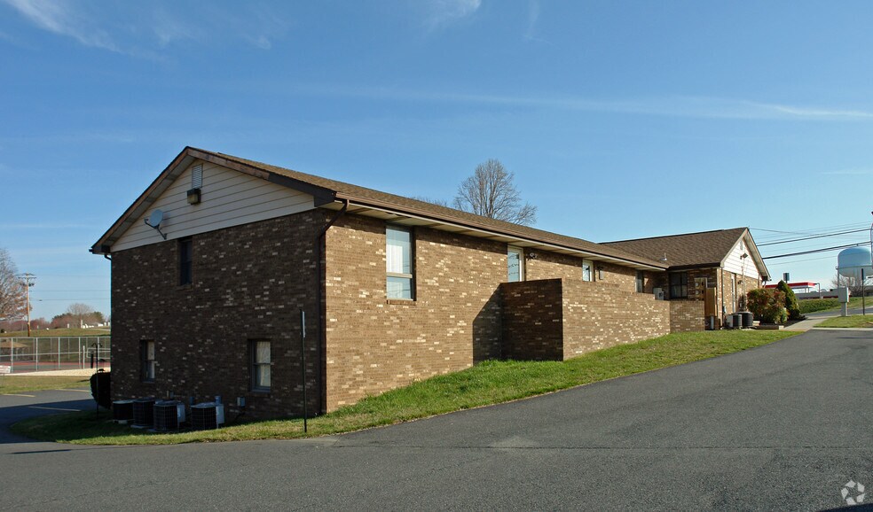 More Photos Of 2018 Rock Spring Rd, Forest Hill Office For Lease