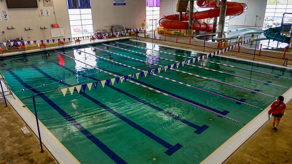 More Photos Of 300 Walnut St, Peru General Retail For Sale