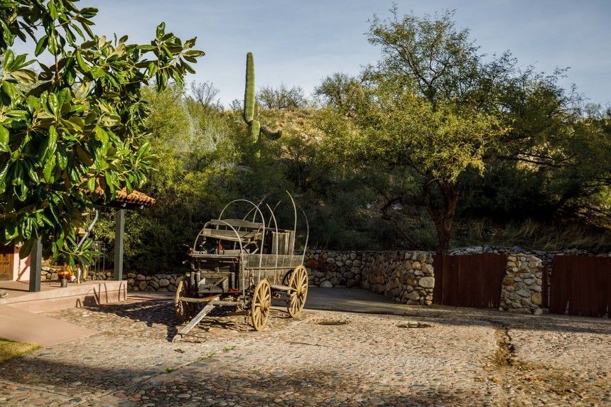 More Photos Of 13500 N Oracle Rd, Tucson Specialty For Sale