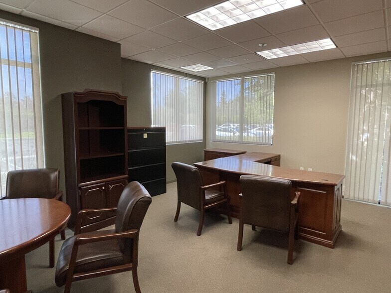 More Photos Of 159 Parrot Ln, Simi Valley Office For Sale