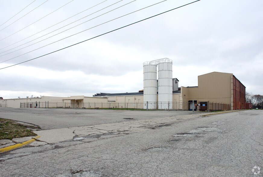 More Photos Of 701 Hodell St, Shelbyville Manufacturing For Lease