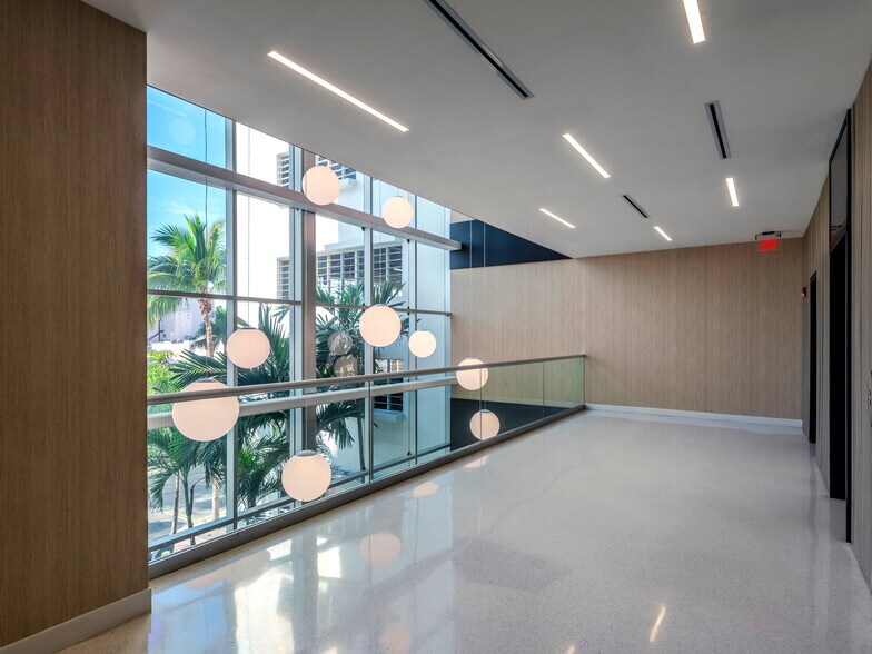 More Photos Of 555 Washington Ave, Miami Beach Office For Lease