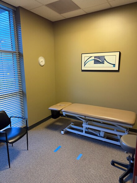 More Photos Of 10305 SW Park Way, Portland Medical For Lease