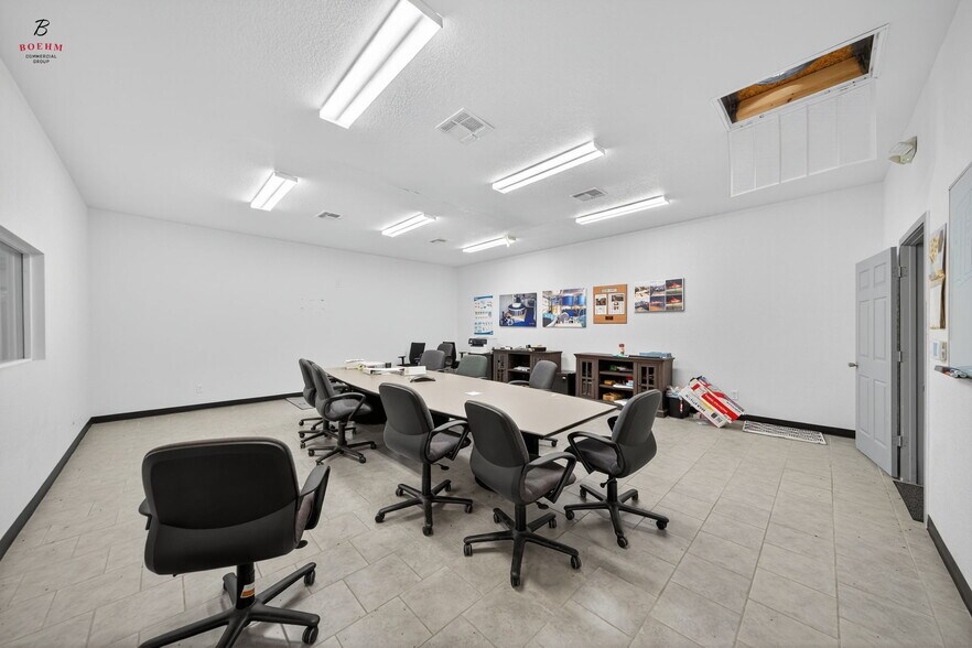 More Photos Of 833 County Road 583, La Coste Research And Development For Sale