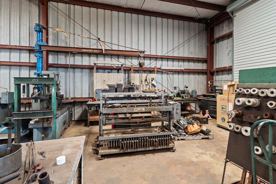 More Photos Of 2640 Avenue of the Americas St, Englewood Warehouse For Sale