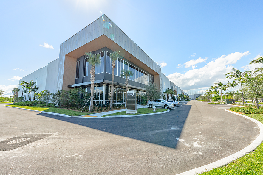 More Photos Of 311 Racetrack Loop, Pompano Beach Unknown For Lease