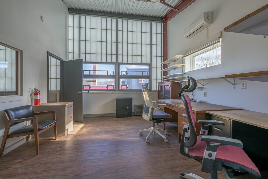 More Photos Of 78-90 Green St, Hudson Flex For Sale