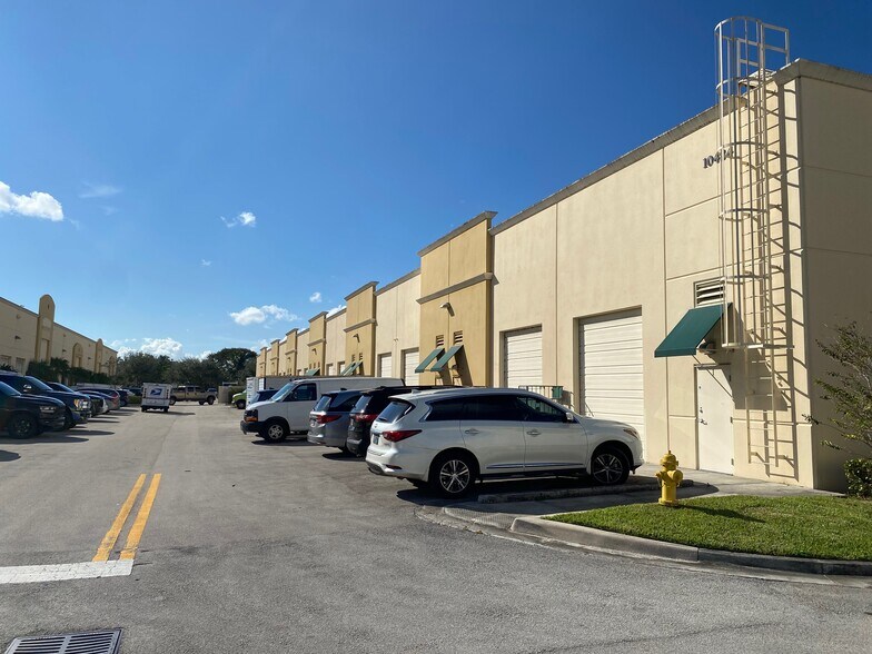 More Photos Of 10380 W State Road 84, Davie Showroom For Lease