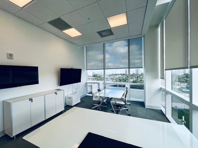 More Photos Of 20200 W dixie Hwy, Aventura Medical For Sale