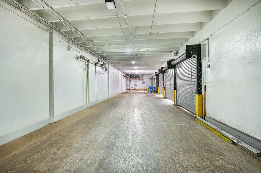 More Photos Of 501 NE 183 St, Miami Refrigeration Cold Storage For Lease