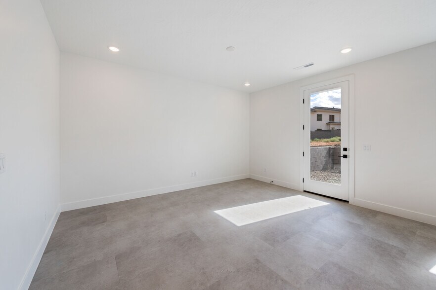 More Photos Of 1935 W 250 S, Hurricane Apartments For Sale