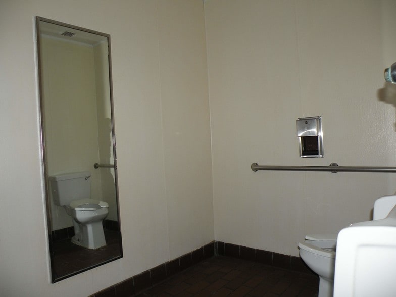 More Photos Of 634 Knox Blvd, Radcliff Restaurant For Sale