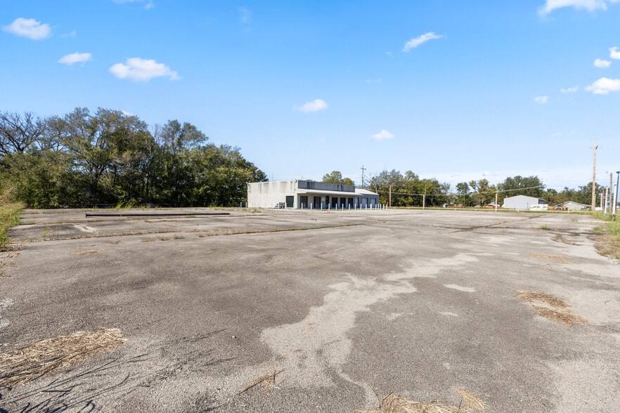More Photos Of 347 N Ash St, Nowata Auto Dealership For Lease