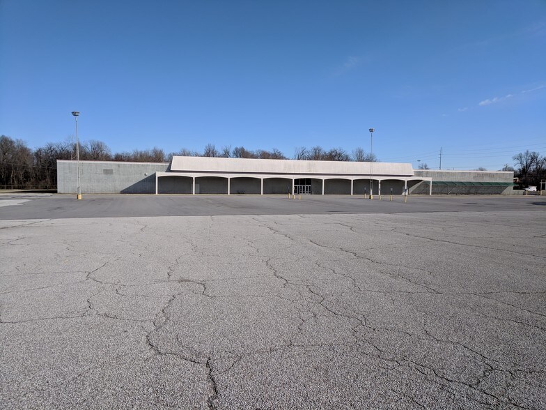 More Photos Of 2440 Lone Oak Rd, Paducah Freestanding For Sale