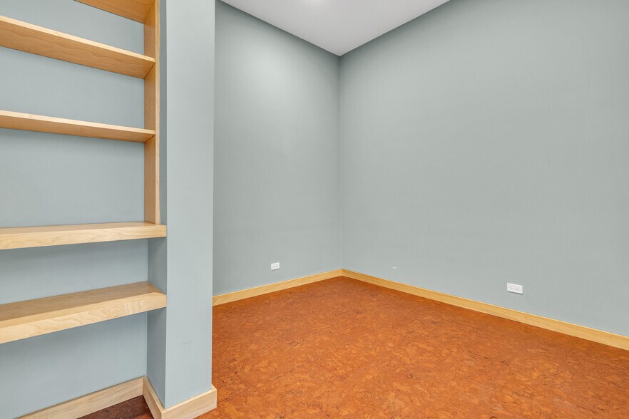 More Photos Of 3307 W Irving Park Rd, Chicago Office Residential For Sale