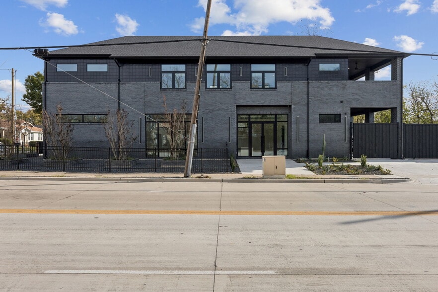 More Photos Of 446 Tyler St, Dallas Office For Sale
